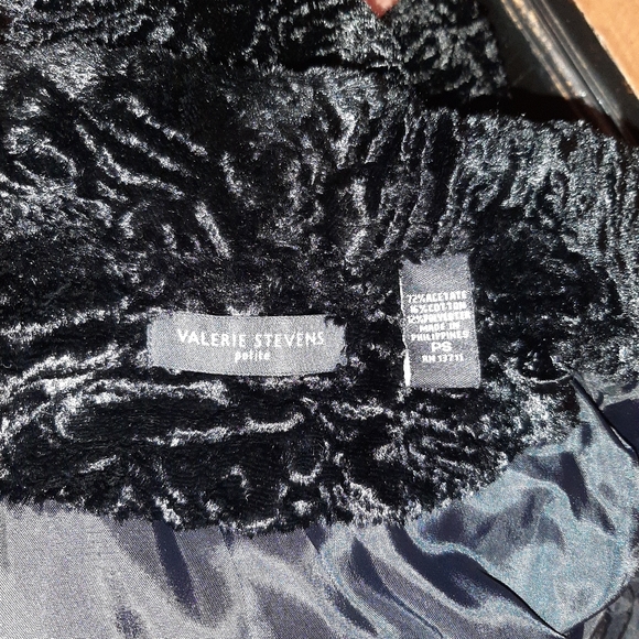 Valerie Stevens petite faux fur jacket - Picture 6 of 9